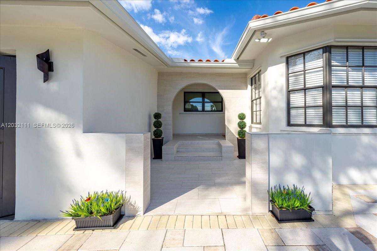 7705 Southwest 66th Street Miami, FL 33143 - Photo 3 of 60