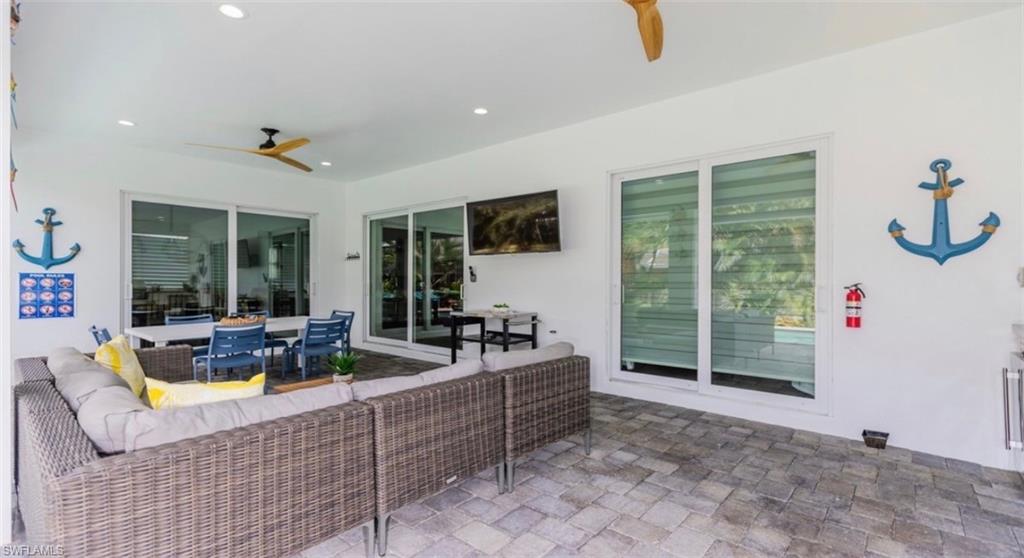 118 Bermuda Road Marco Island, FL 34145 - Photo 15 of 16 a living room with furniture
