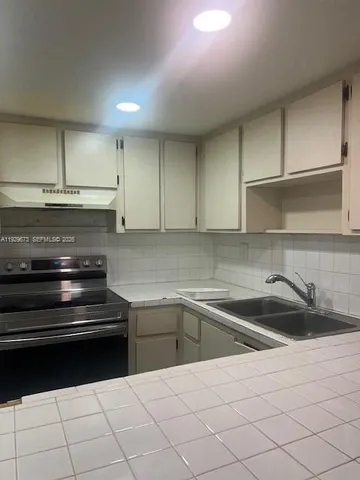 $1,700 | 10090 Northwest 80th Court, Unit 1435, Hialeah Gardens, FL 33016
