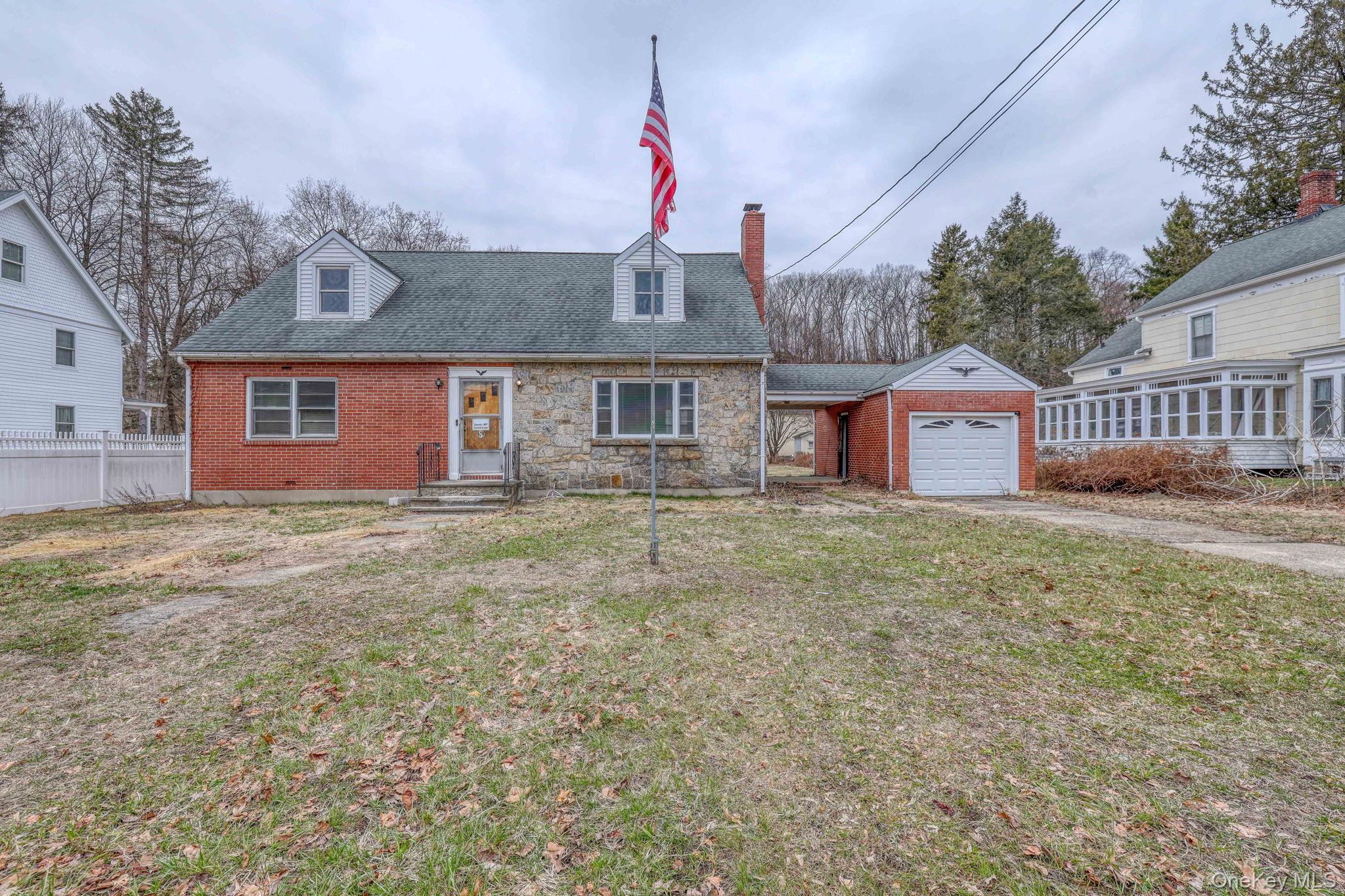 34 Old Bedford Road Goldens Bridge, NY 10526 - Photo 33 of 38 a front view of house with yard