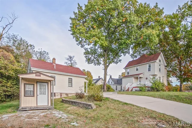 $220,000 | 3302 College Avenue, Alton, IL 62002