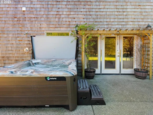 a view of an entrance to house