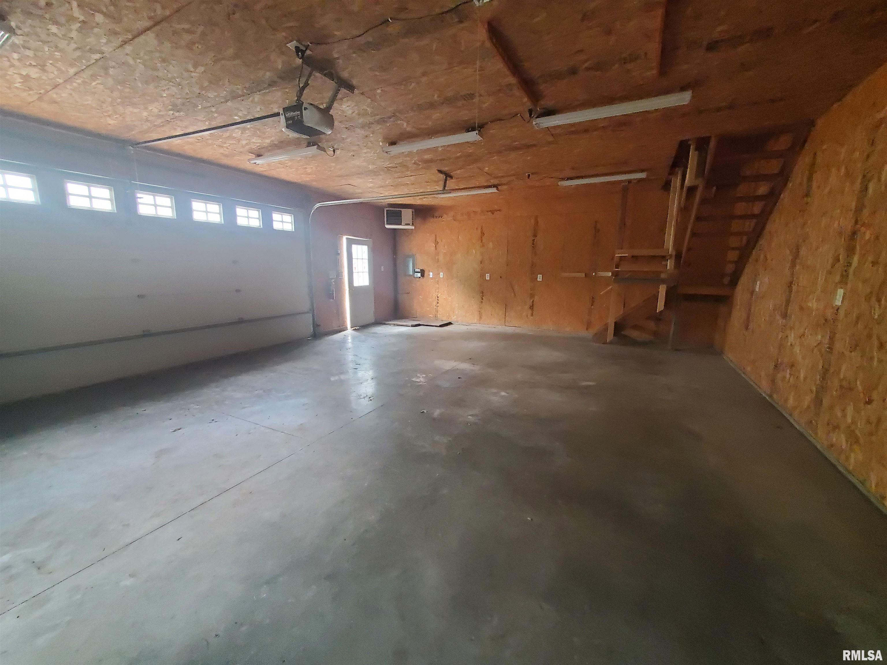 712 3rd Street Moline, IL 61265 - Photo 2 of 13