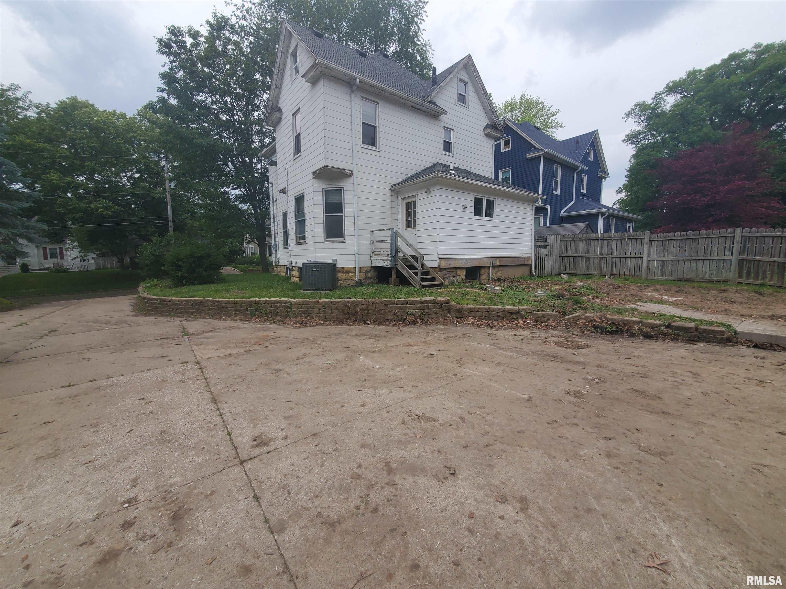 712 3rd Street Moline, IL 61265 - Photo 4 of 13