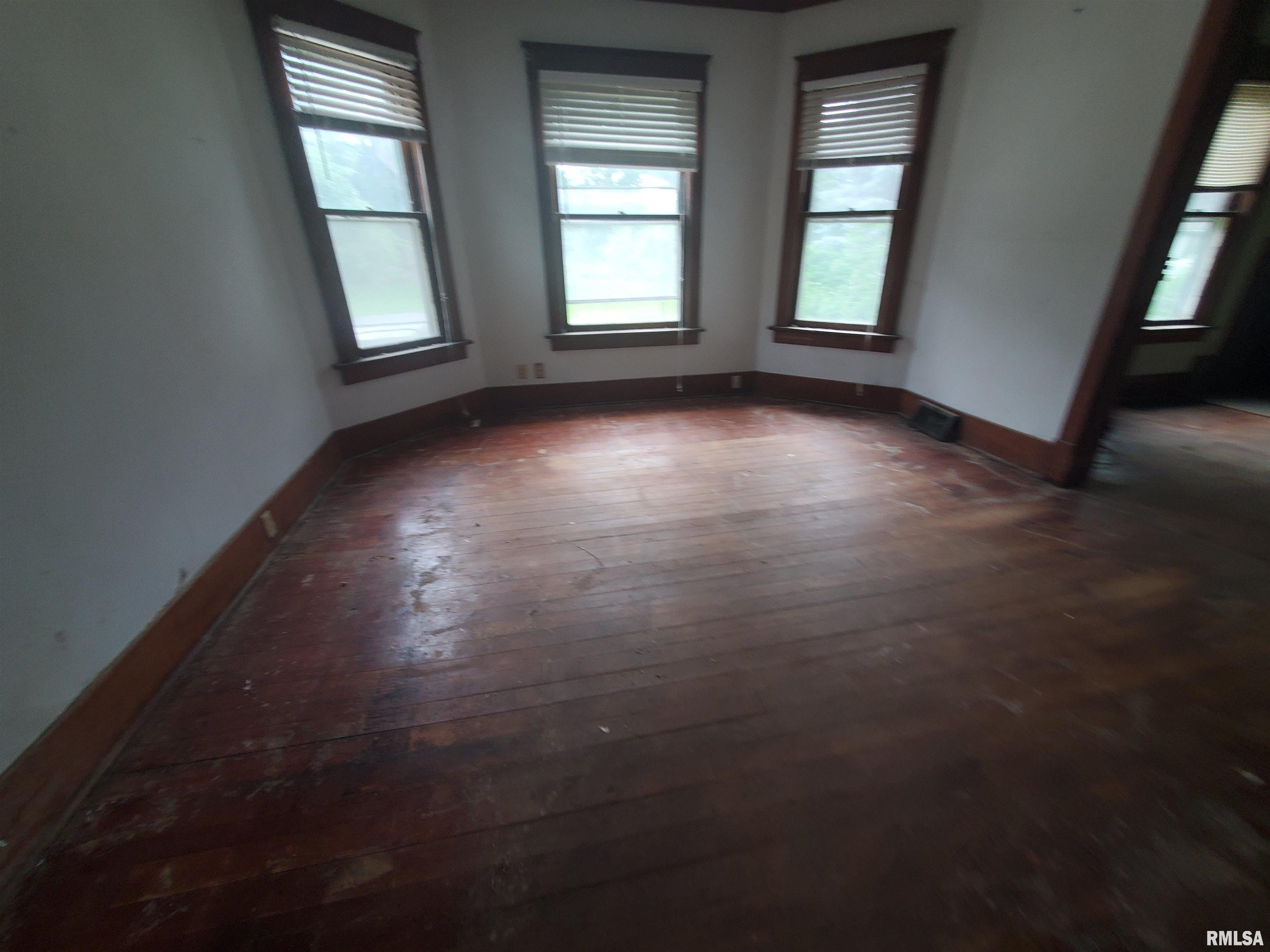 712 3rd Street Moline, IL 61265 - Photo 7 of 13