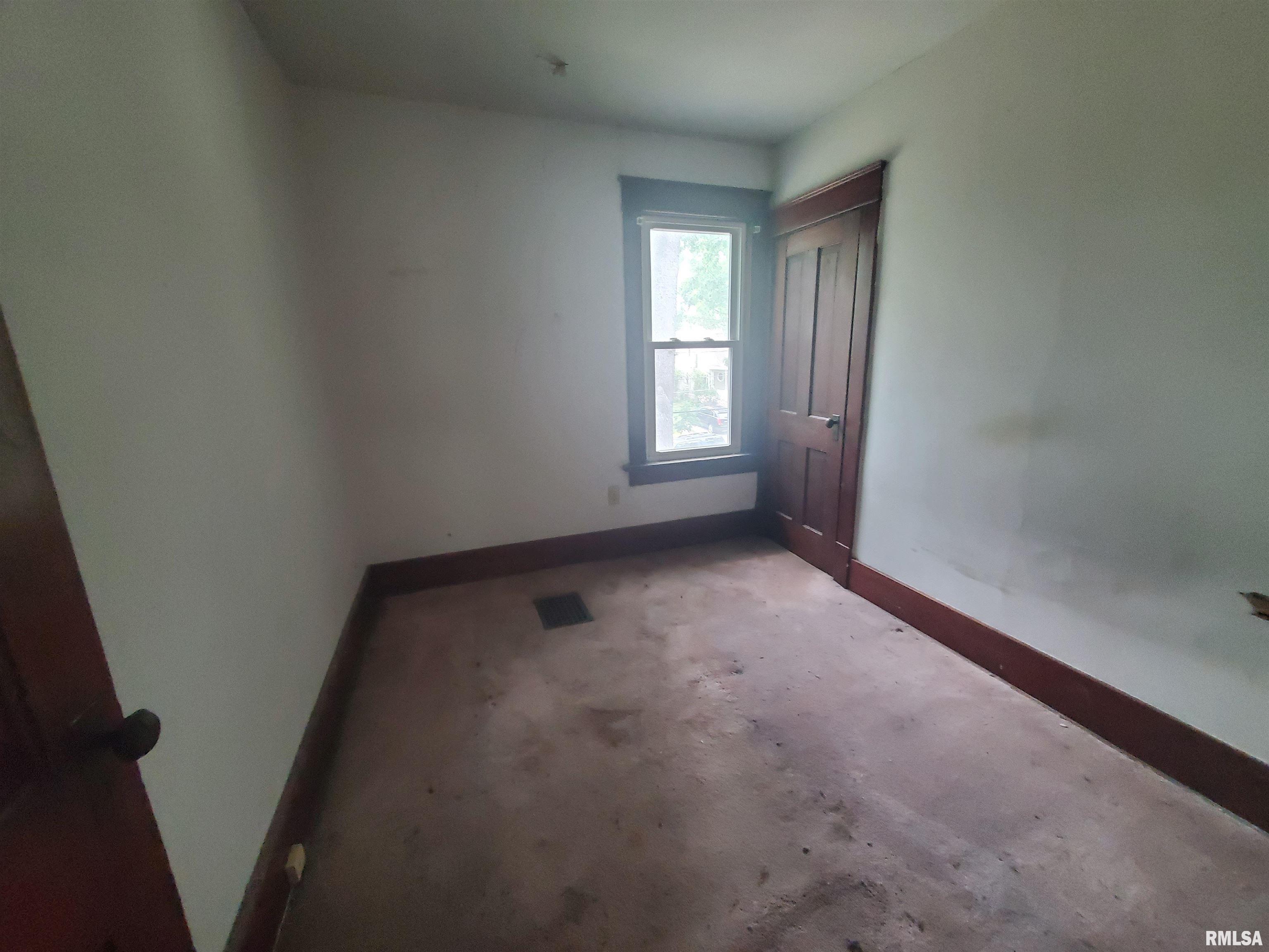 712 3rd Street Moline, IL 61265 - Photo 10 of 13