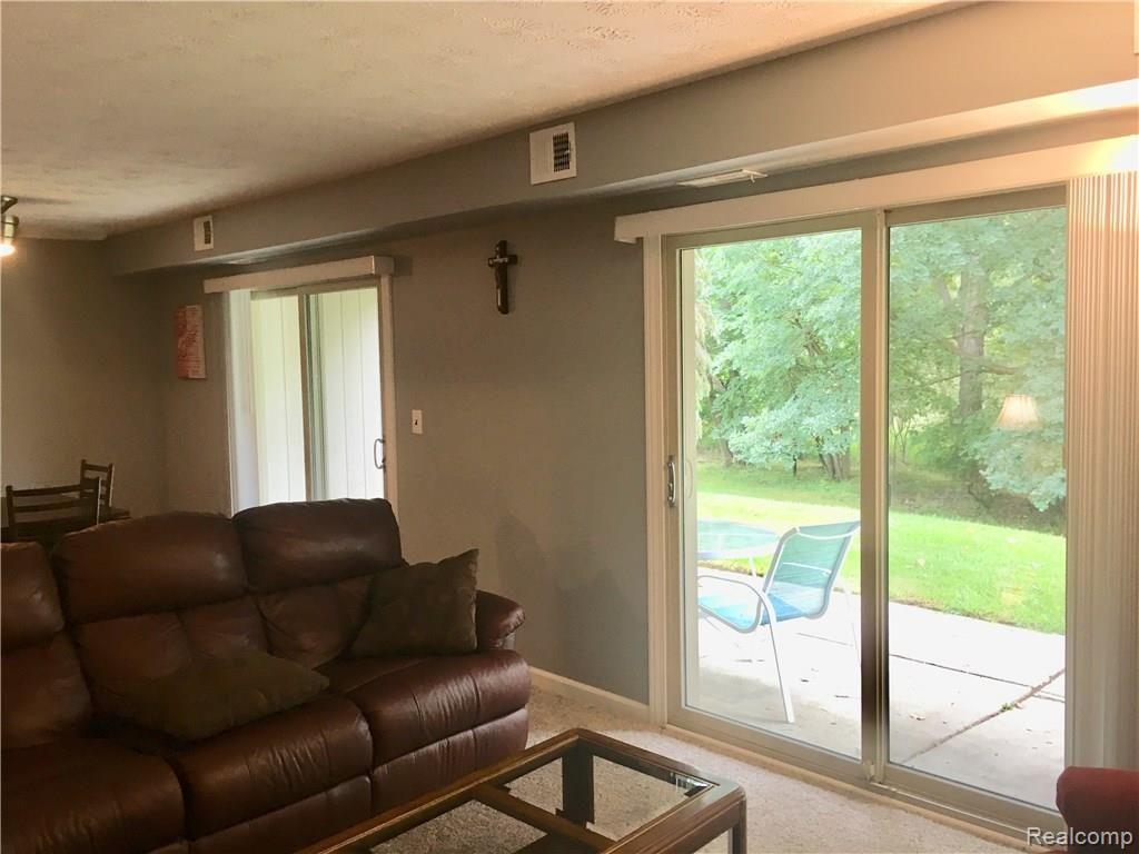 1687 Riverside Drive, Unit U14 Rochester Hills, MI 48309 - Photo 4 of 50