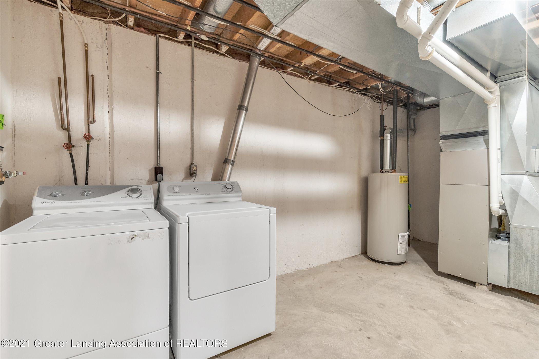 860 Armstrong Road, Unit 5 Lansing, MI 48911 - Photo 29 of 35 LAUNDRY