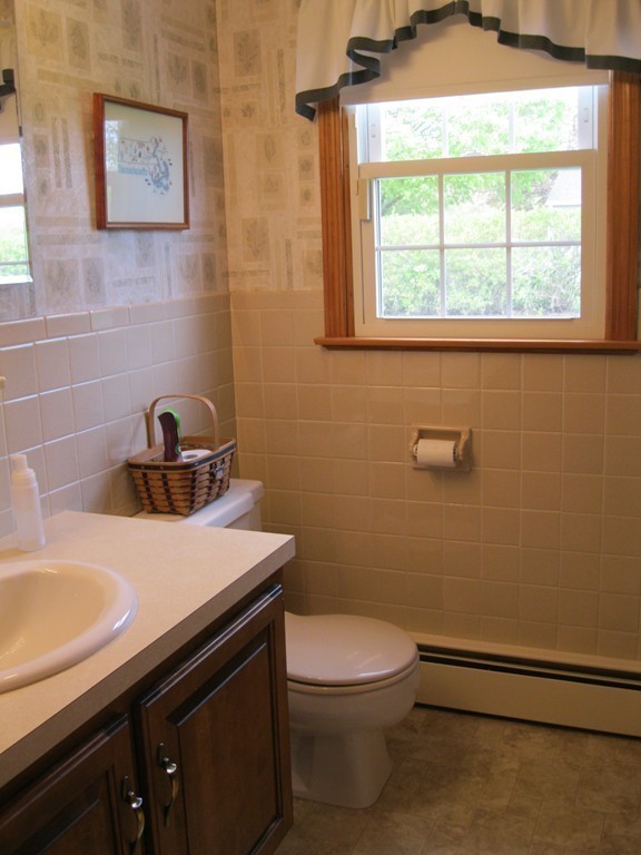 56 Sterling Road Holyoke, MA 01040 - Photo 17 of 25 Gallery Image 17