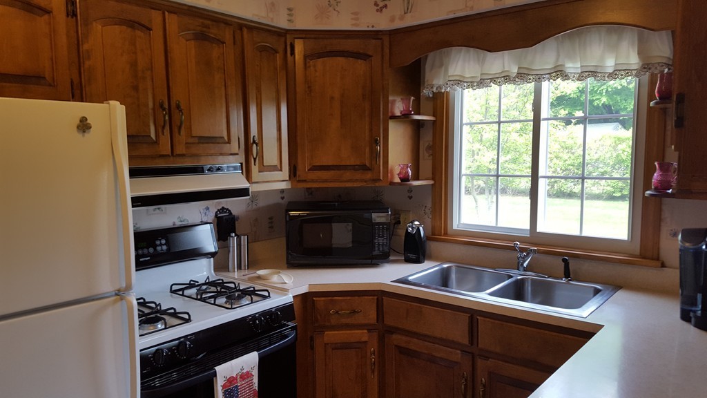 56 Sterling Road Holyoke, MA 01040 - Photo 4 of 25 Gallery Image 4