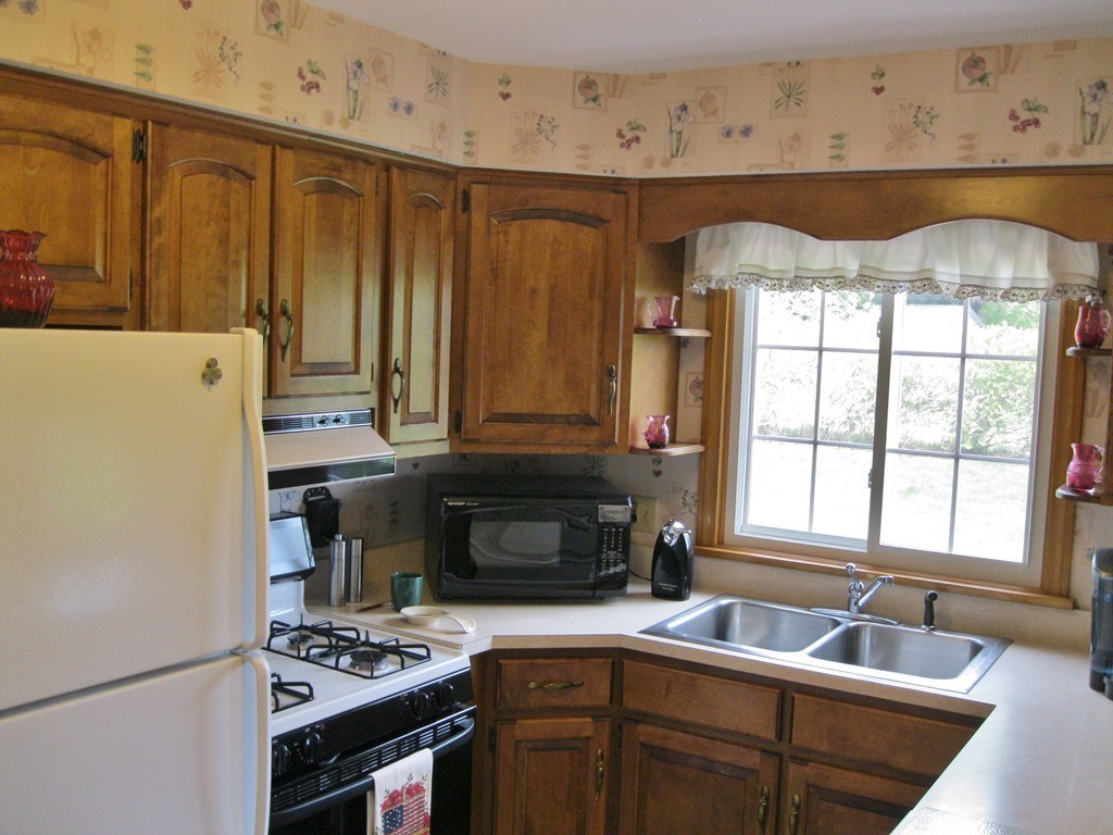 56 Sterling Road Holyoke, MA 01040 - Photo 5 of 25 Gallery Image 5