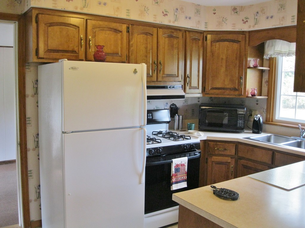 56 Sterling Road Holyoke, MA 01040 - Photo 6 of 25 Gallery Image 6