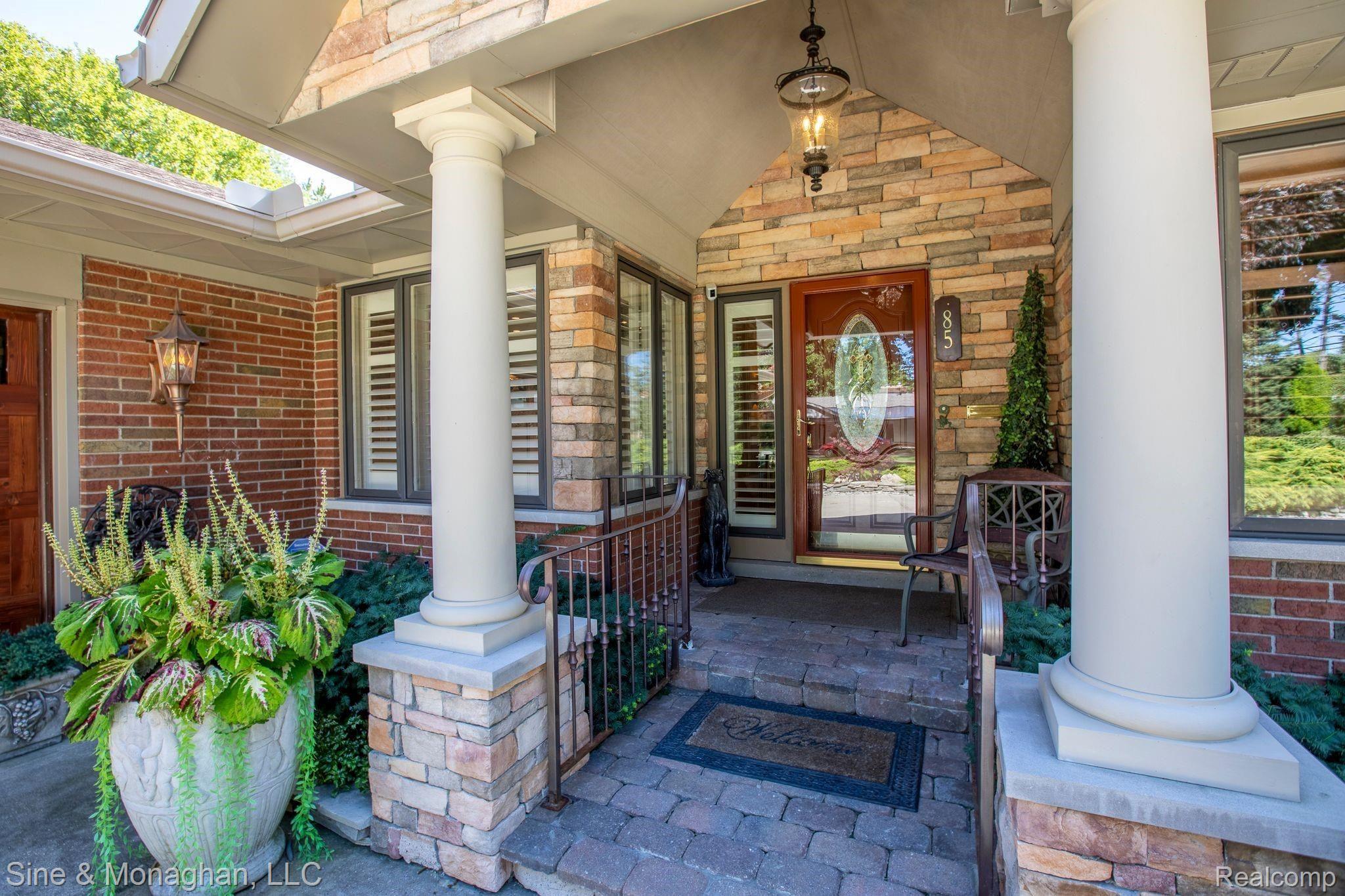 85 Stonehurst Road Grosse Pointe, MI 48236 - Photo 2 of 39 85 Stonehurst Rd-5.jpg