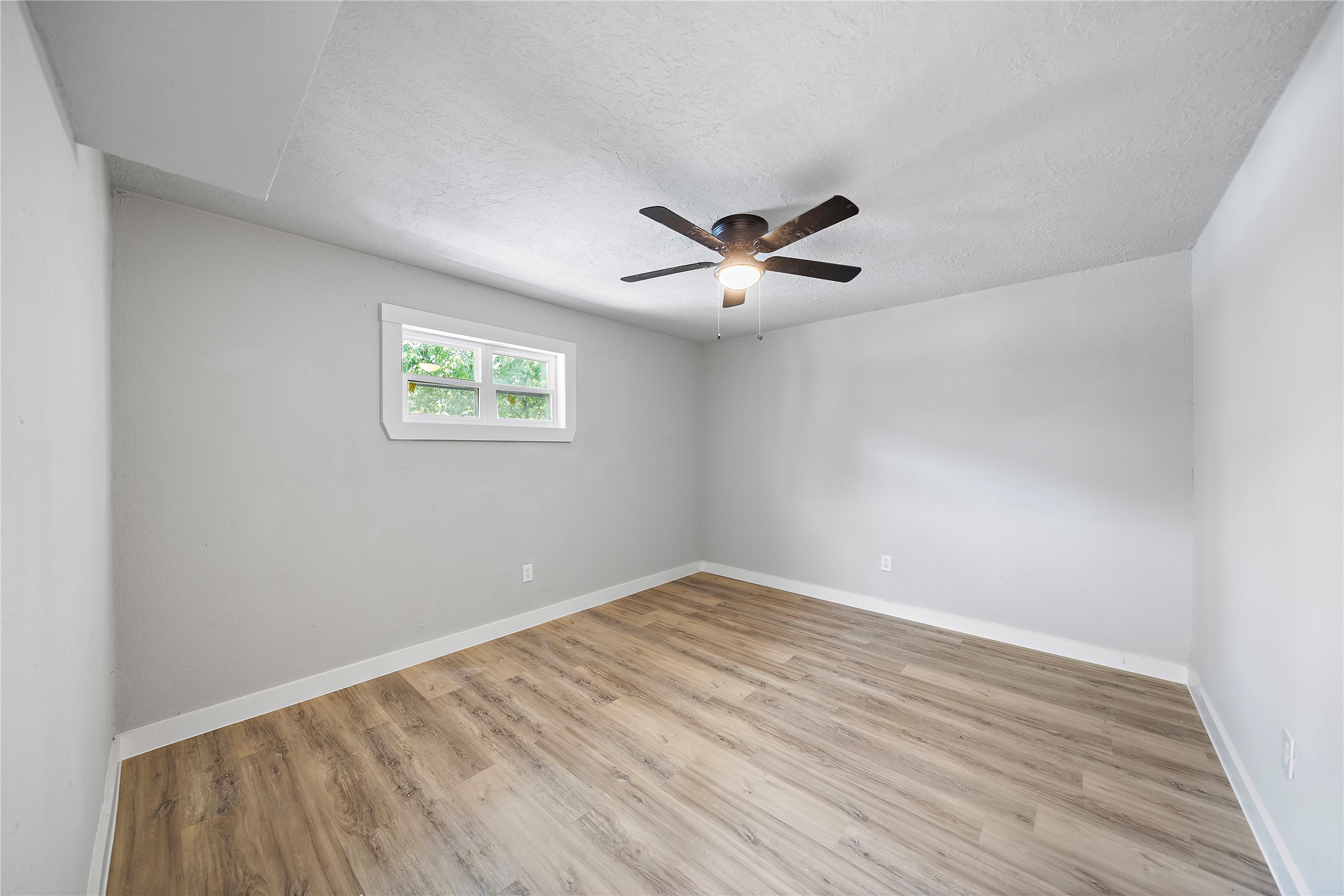 1004 West Harris Avenue Pasadena, TX 77506 - Photo 13 of 16 an empty room with wooden floor and windows