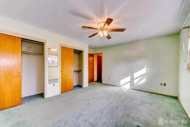a view of empty room with window