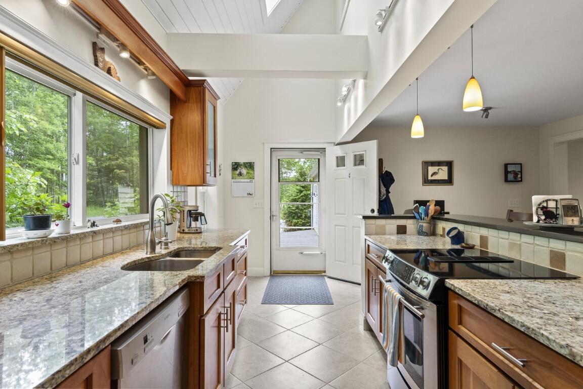 5 Hillside Place, Unit 2 Boothbay, ME 04537 - Photo 8 of 47
