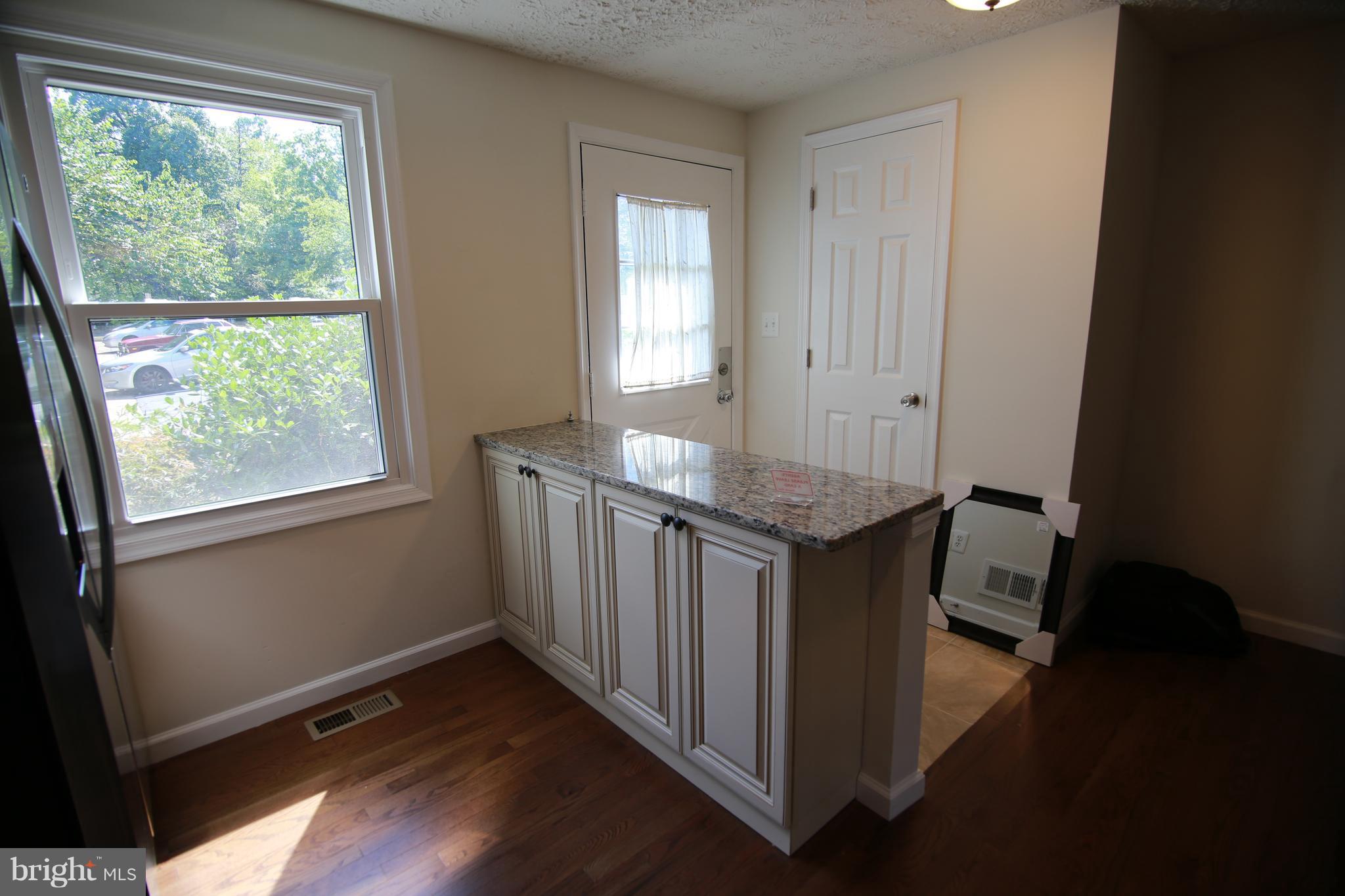 8070 Grandview Court Springfield, VA 22153 - Photo 2 of 24 Interior (General)