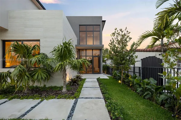 $2,995,000 | 2175 Southwest 25th Street, Miami, FL 33133