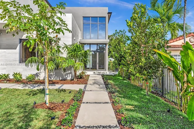 $3,095,000 | 2175 Southwest 25th Street, Miami, FL 33133