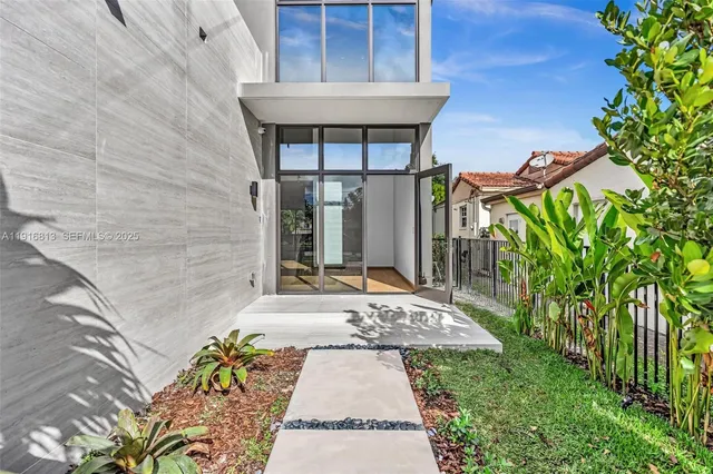 $3,095,000 | 2175 Southwest 25th Street, Miami, FL 33133
