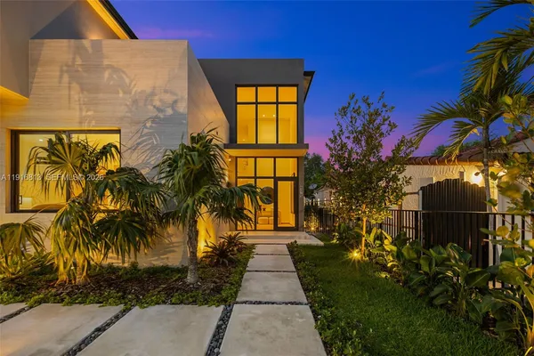 $2,995,000 | 2175 Southwest 25th Street, Miami, FL 33133