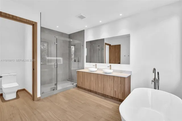 $3,095,000 | 2175 Southwest 25th Street, Miami, FL 33133