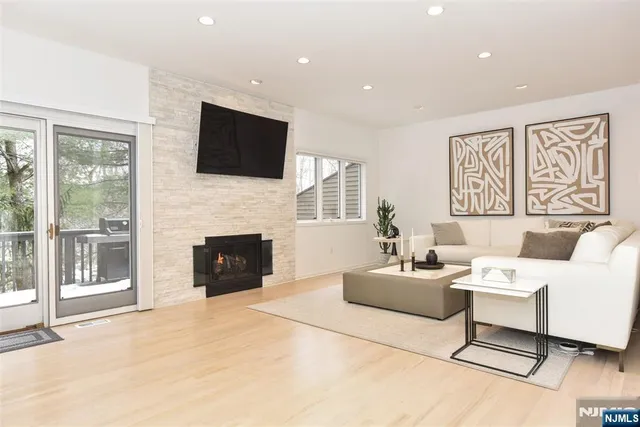 $869,000 | 272 Belmont Place, Unit 272, Mahwah, NJ 07430