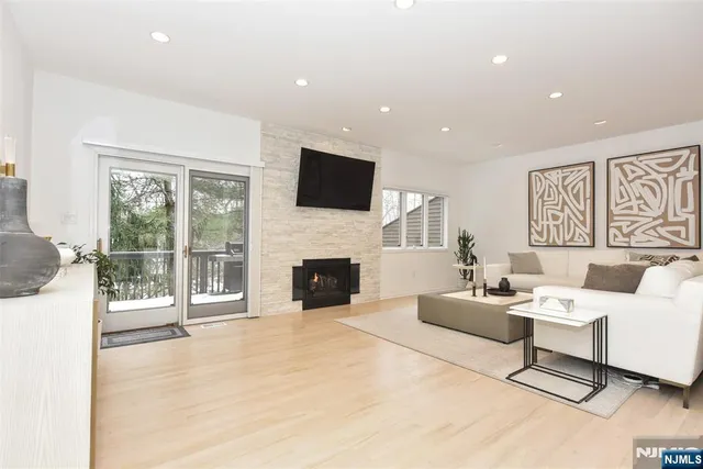 $869,000 | 272 Belmont Place, Unit 272, Mahwah, NJ 07430