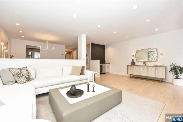 $869,000 | 272 Belmont Place, Unit 272, Mahwah, NJ 07430