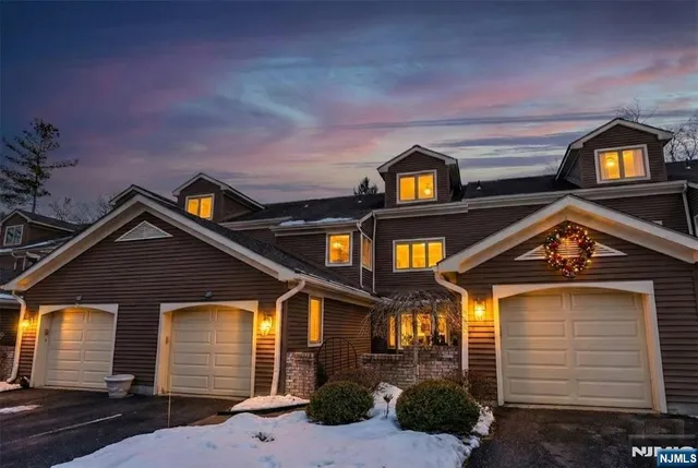 $869,000 | 272 Belmont Place, Unit 272, Mahwah, NJ 07430