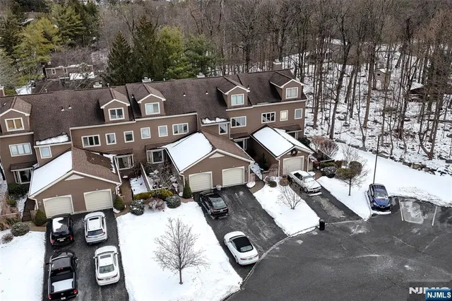 $869,000 | 272 Belmont Place, Unit 272, Mahwah, NJ 07430