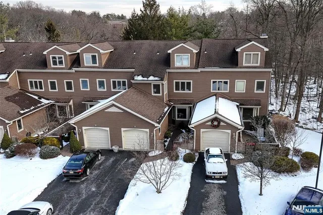 $869,000 | 272 Belmont Place, Unit 272, Mahwah, NJ 07430