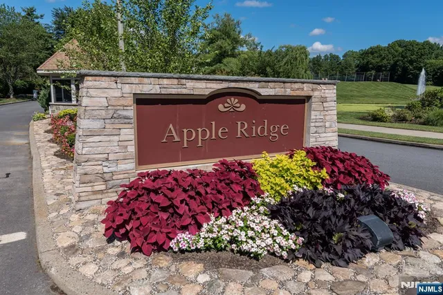 $869,000 | 272 Belmont Place, Unit 272, Mahwah, NJ 07430