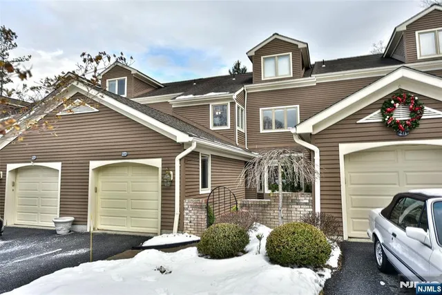 $869,000 | 272 Belmont Place, Unit 272, Mahwah, NJ 07430