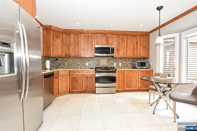 $869,000 | 272 Belmont Place, Unit 272, Mahwah, NJ 07430