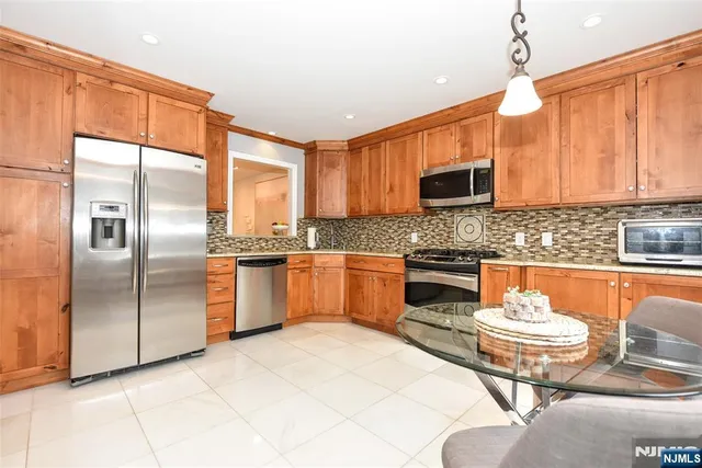 $869,000 | 272 Belmont Place, Unit 272, Mahwah, NJ 07430