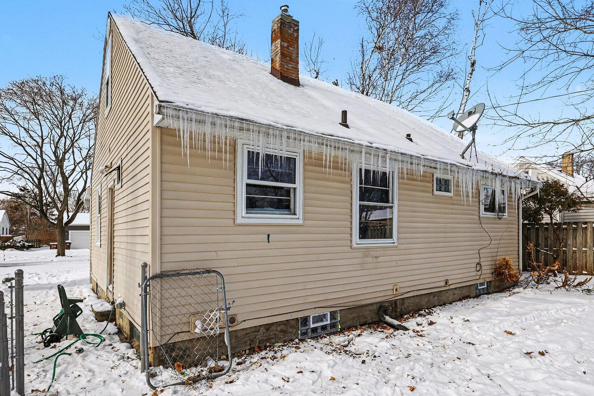 2928 Lafayette Circle Lansing, MI 48906 - Photo 4 of 15 002_file_4389