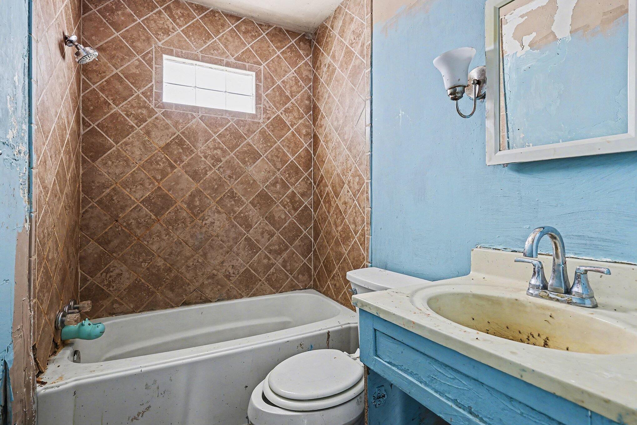 2928 Lafayette Circle Lansing, MI 48906 - Photo 10 of 15 011_file_8733