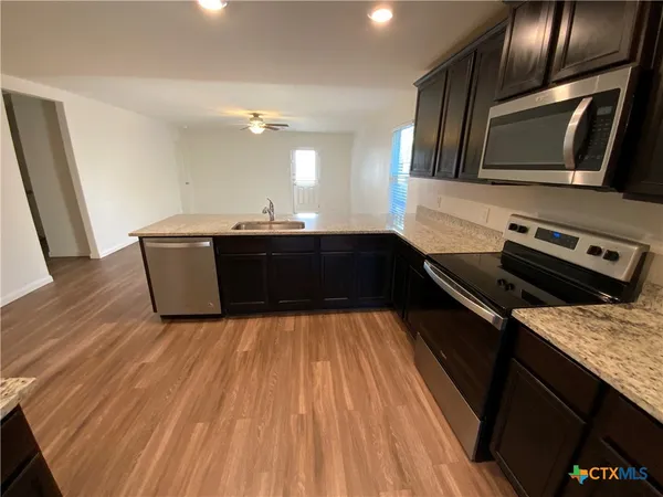 $1,695 | 1024 Riverdale Cove, Jarrell, TX 76537