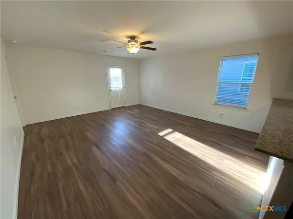 $1,695 | 1024 Riverdale Cove, Jarrell, TX 76537