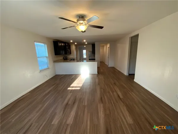 $1,695 | 1024 Riverdale Cove, Jarrell, TX 76537