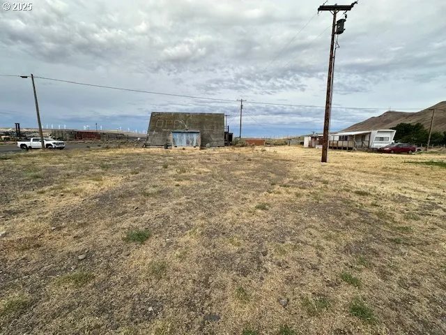 $48,000 | 111 Roosevelt Avenue, Roosevelt, WA 99356