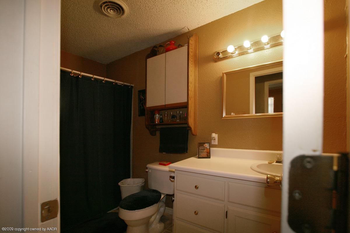 3700 South Harrison Street Amarillo, TX 79110 - Photo 5 of 14 a bathroom with a sink toilet and shower