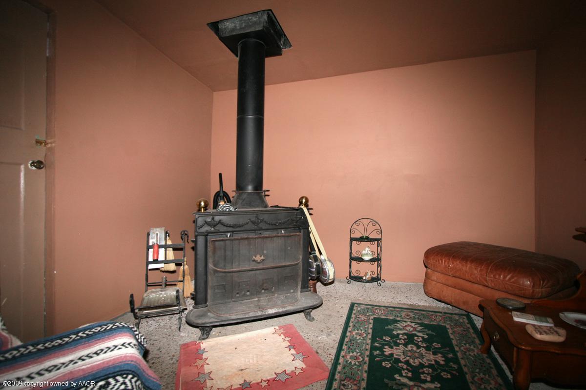 3700 South Harrison Street Amarillo, TX 79110 - Photo 6 of 14 a living room with furniture