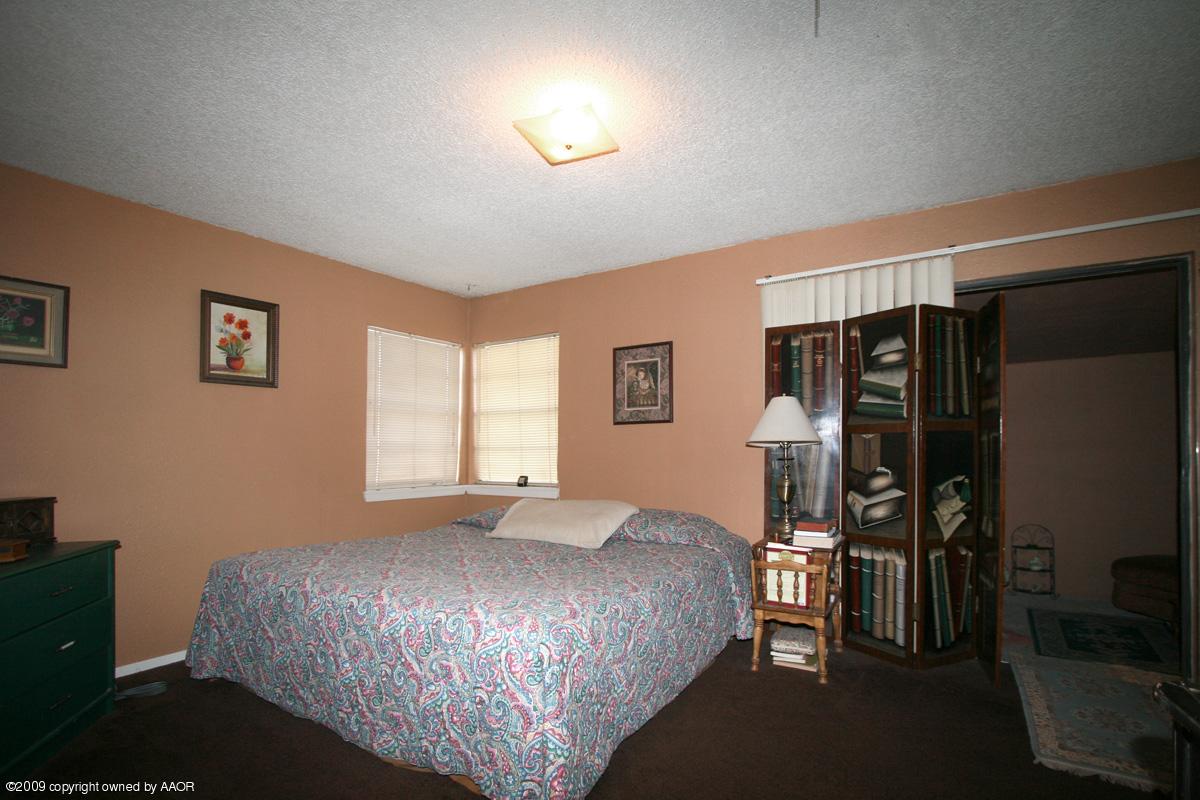 3700 South Harrison Street Amarillo, TX 79110 - Photo 7 of 14 a bedroom with a bed and a window