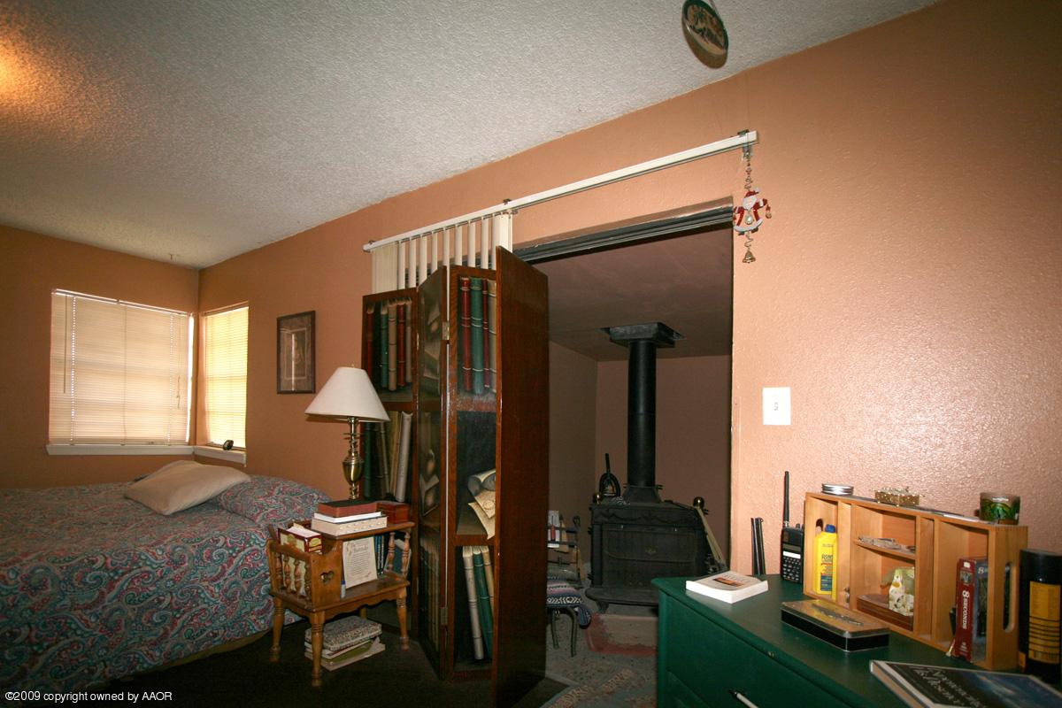 3700 South Harrison Street Amarillo, TX 79110 - Photo 8 of 14 a workspace with furniture and window