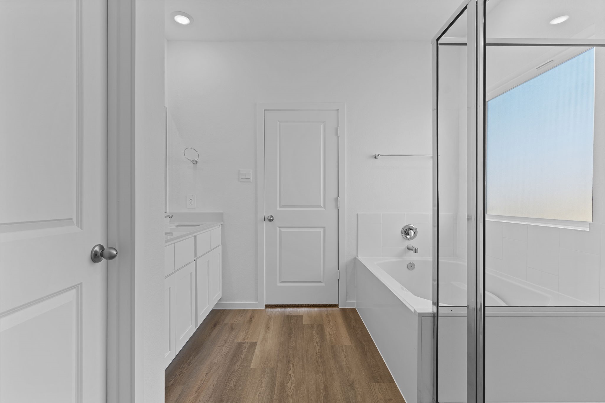 9019 Rose Water Iowa Colony, TX 77583 - Photo 34 of 44 a view of a bathroom from a hallway