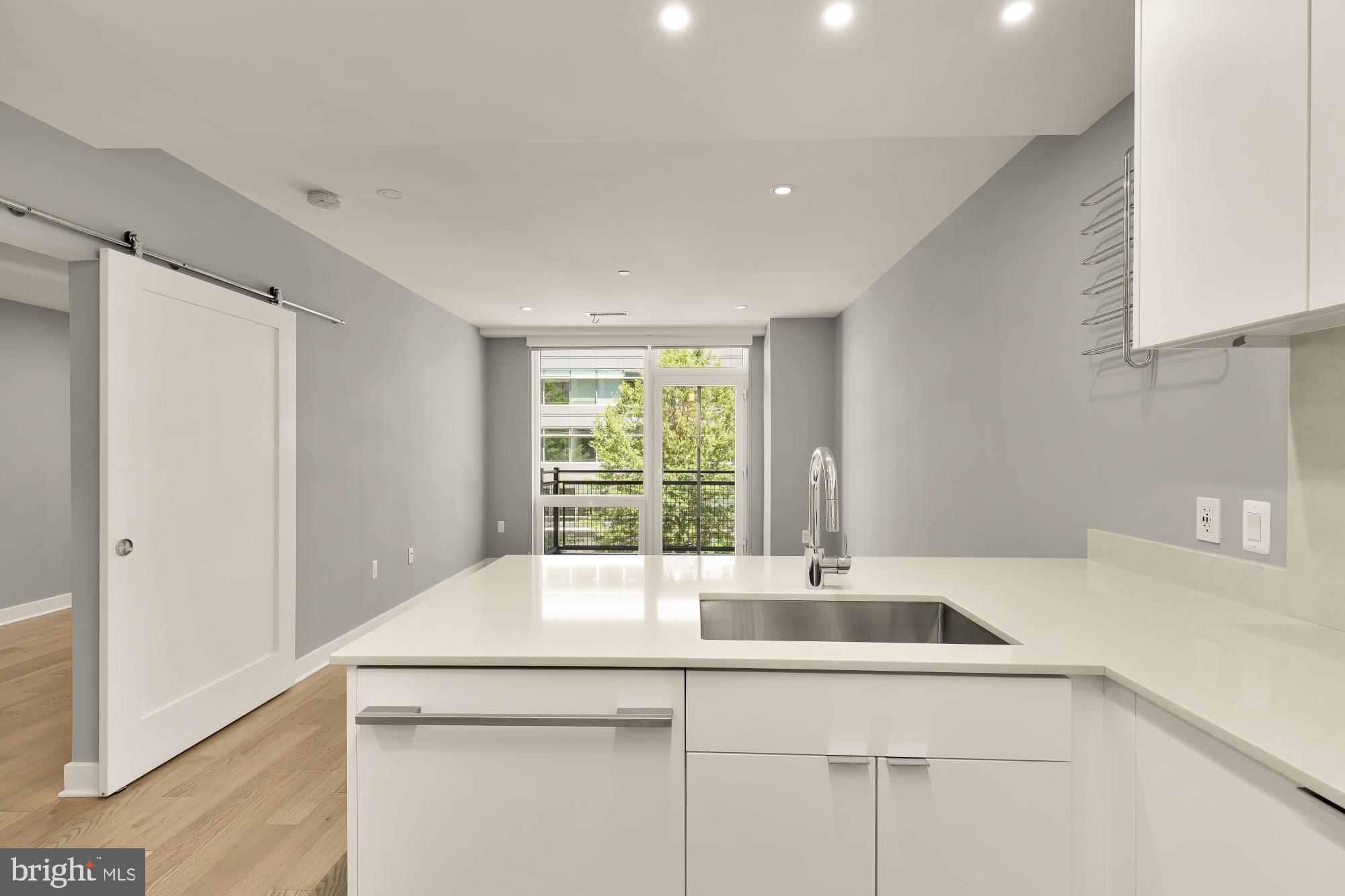 37 L Street Southeast, Unit 301 Washington, DC 20003 - Photo 14 of 37