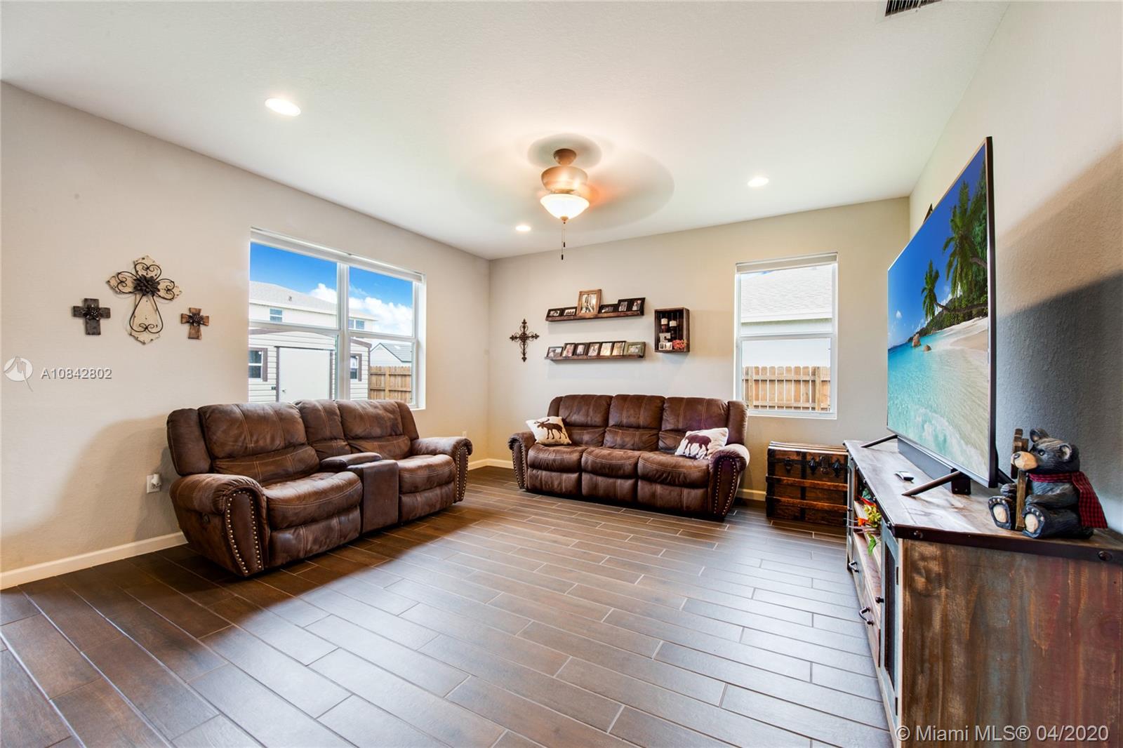 27944 Southwest 133rd Path Homestead, FL 33032 - Photo 5 of 12 Gallery Image 5