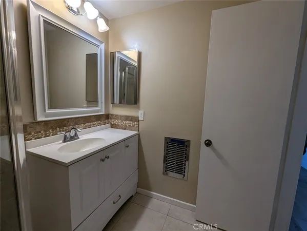 $1,150 | 200 West 37th Street, Long Beach, CA 90807